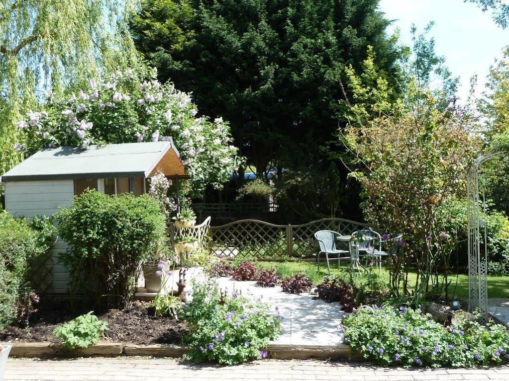The Willows Guest House Takeley Exterior photo