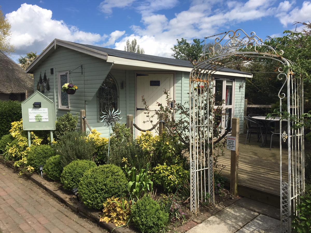 The Willows Guest House Takeley Exterior photo